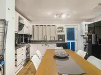 Cozy 3-Bedroom Home in Droylsden Hotéis em Tameside District