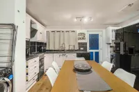 Cozy 3-Bedroom Home in Droylsden - Homestays
