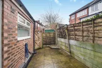 Cozy 3-Bedroom Home in Droylsden - Homestays