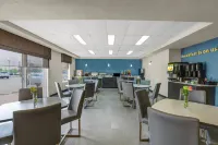 PRAIRIE CREST RED DEER by IHG - พร้อมอาหารเช้า