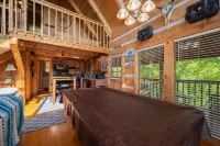 Cabin of Dreams – Bluff Mountain Views, Hot Tub & Wildlife