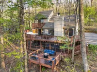 Wintergreen Mountain Cabin · Hot Tub · Sauna · Mural · Fire Pit · Game Porch
