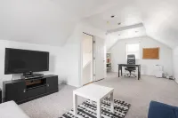 Cozy Downtown Escape - Bungalows