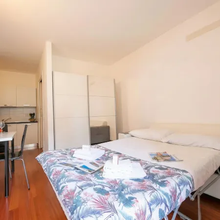 Moonlight - 150m from the Lake - Happy Rentals