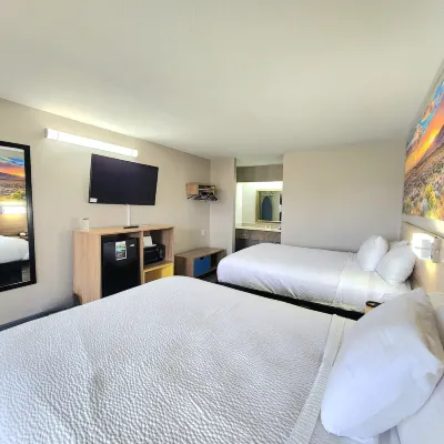 Days Inn by Wyndham San Antonio Southeast/Frost Bank Center Hotels near Dellcrest Park