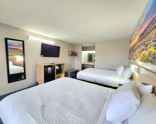 Days Inn by Wyndham San Antonio Southeast/Frost Bank Center Hotels near Comanche Park