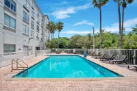 Hilton Garden Inn Jacksonville-Airport - Rooftop Pools