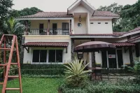 RedDoorz Syariah Plus Near Trans Studio Cibubur - petit déjeuner
