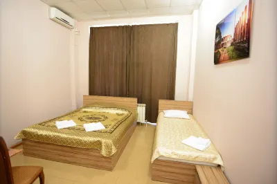Hotel Yut Отели в г. 