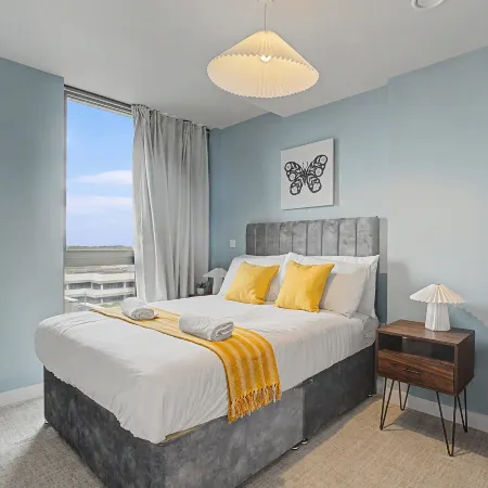 GuestReady - Chic 2-Bed Apartment with Balcony