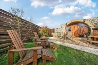 Cosy Escape Heated Luxury Pod with Hot Tub
