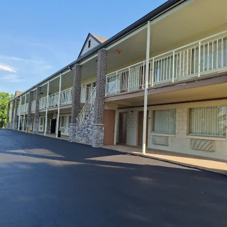 Hometown Inn Staunton VA near Hwy 11