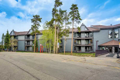 Cozy Condo w/ Balcony & Mtn View in Silverthorne! - Wifi