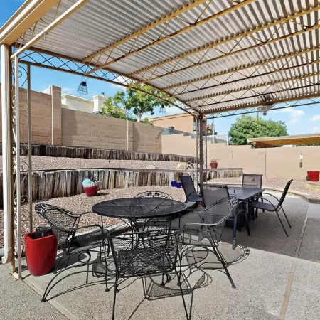 Casa Herradura: Desert Charm Near Petroglyph Trails, in Albuquerque's Westside.