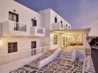 Hotel Adonis Hotels near Fabrica Square