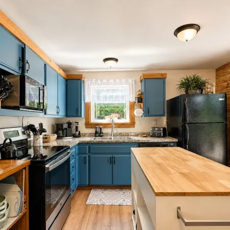 Trobele 3 Bedroom Home by NW Comfy Cabins by RedAwning