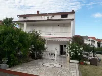 Charming Palit Kroatien Holiday House with Garden - Wifi