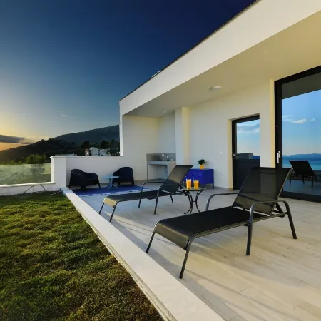 Villa Nina Makarska with Heated Infinity Pool of 33 m2 and Stunning Sea Views