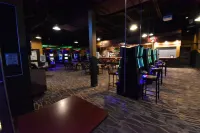 Canad Inns Destination Centre Polo Park - بار