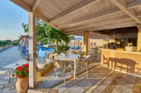 Golden Bay Apartments-Garden Haven - Barer