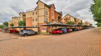 Stylish 2 bed apartment in Carlswald, Midrand - 2-Star