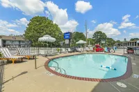 Candlewick Inn and Suites - Pools