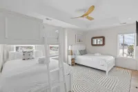 Beachwalk Club Steps to Beach Sleeps 16 Pets - Bungalows