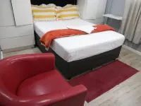 Romantic Retreat Private Room with Shared Pool in Gqeberh - 2성급