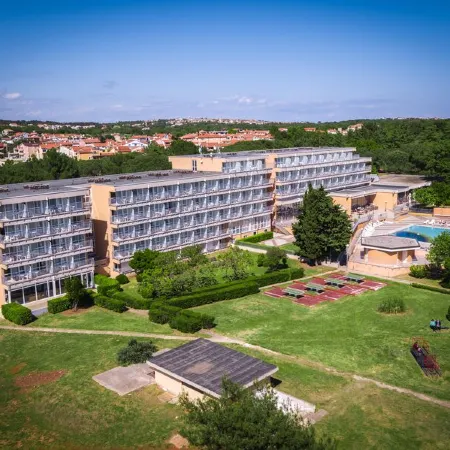 Arena Hotel Holiday