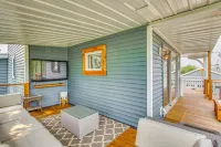Bayfront Home! Dock, Deck, Hot Tub, & Fire Pit - WiFi