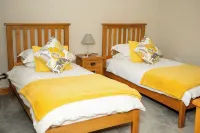 Stunning 3 bed cottage with exceptional views over fields and the Lakeland fells - 3-نجوم