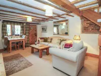 Green Farm Cottage - parking