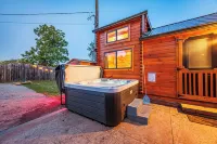 Charming 2-bedroom tiny cabin hot tub camp fire - Chalets