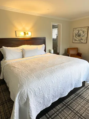 Blowing Rock Inn - parking