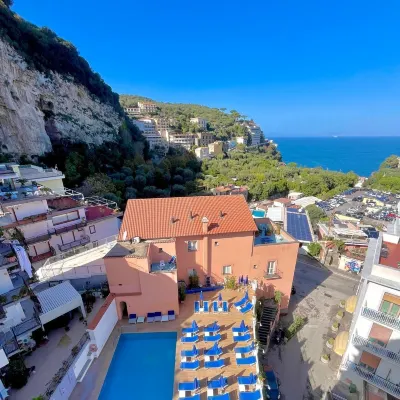 Hotel Villa Maria Hotels near Piazza Lauro