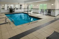 Fairfield Inn & Suites Bedford - piscina