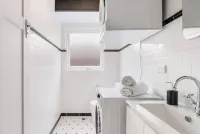 Renovated Retro Apartment Near Harbour Front Walks - Condos