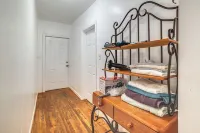Easy Niagara Falls Access! Apt w/ Full Kitchen - 2-Star