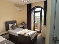 Mini Hotel - พร้อมระเบียง