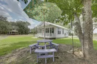 Boutique Retreat Minutes From Round Top! - Hot Tub