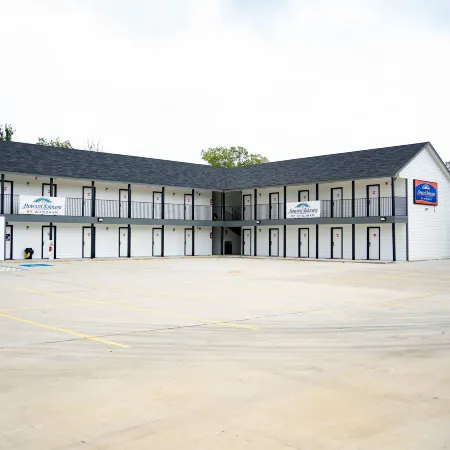 Howard Johnson by Wyndham Hillsboro TX