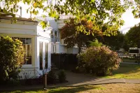 Scotia Lodge - parking