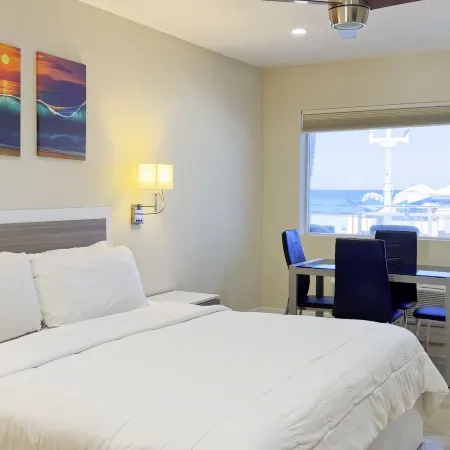 Diane Oceanfront Suites