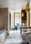 The Iron Creek Residence - อ่างจากุชชี่