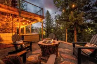 LOG CABIN w/Mtn View, Hot Tub, & Fireplace! - Chalets