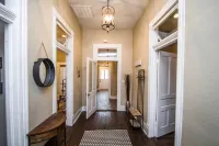 Wyoming St Restored Historic 2Br/1BA Downtown - Bungalows