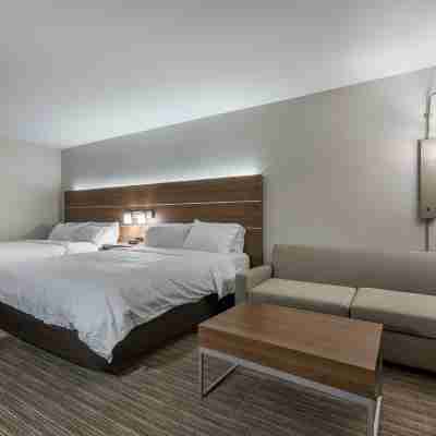 Holiday Inn Express & Suites Moncton Rooms