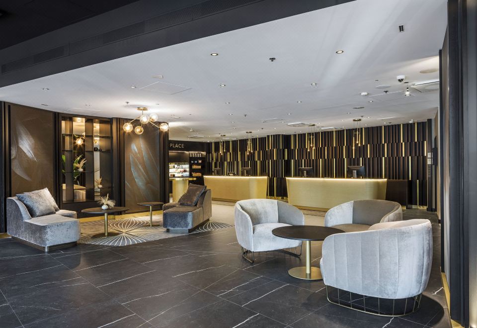 5. 크라운 플라자 ..