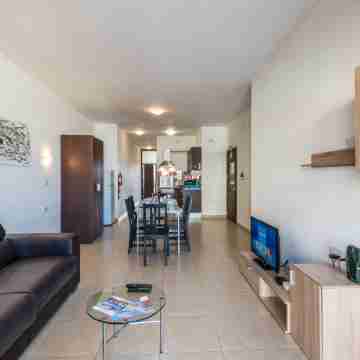 GetawaysMalta - Seashells 1-Bedroom Apartment in a Great Location in Bugibba Rooms