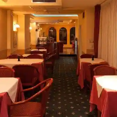 Hotel Glam Dining/Meeting Rooms